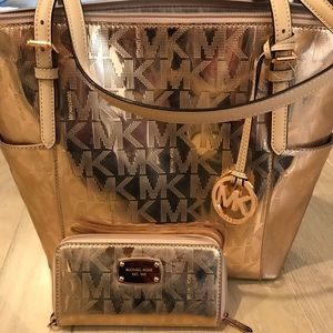 Michael Kors 2-Piece Rose Gold Purse/Wallet Set